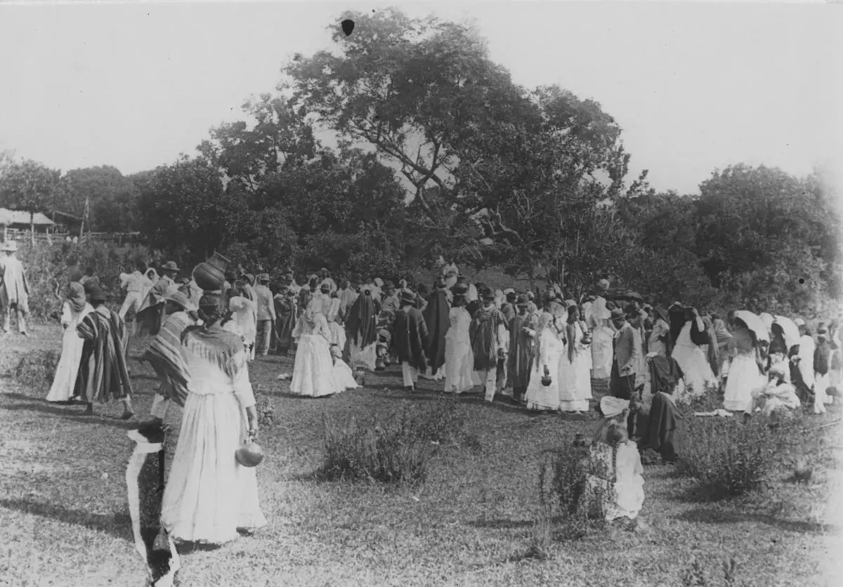 Gent�o alrededor de la fuente de la Virgen, 1894 � Auguste Fran�ois