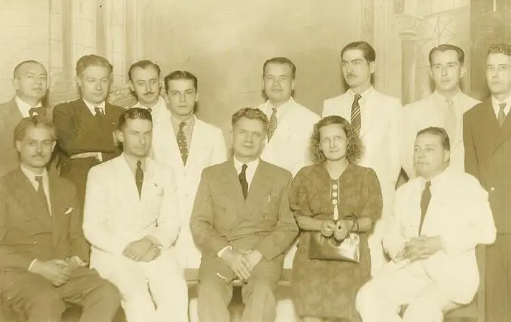 Josefina Pl�. Comisi�n Directiva del Ateneo Paraguayo, fines de los a�os 30. Entre los presentes, Jaime Bestard y H�rib Campos Cervera. Gentileza CCEJS.
