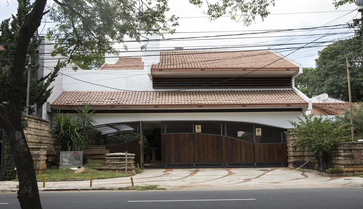 Casa Mart�nez, 1983. Avenida Boggiani � Laura Mandelik