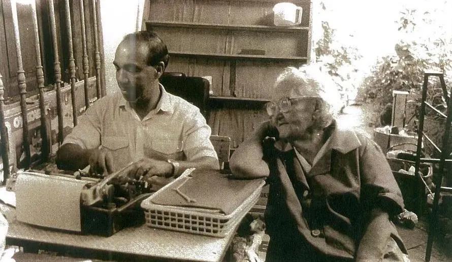 Josefina Pl� y su secretario Marciano. Gentileza CCEJS