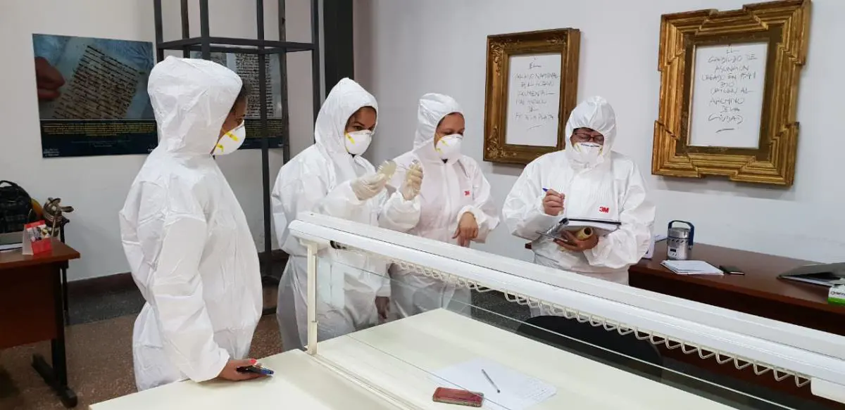Archivo Nacional, revisi�n de carga bacteriol�gica de documentos, 2019 � Natalia �ntola Guggiari