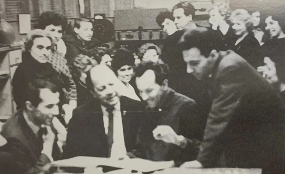 Flores con el director ruso Yuri Aranovich y el tenor Vladimir Majov. Mosc�, 1969