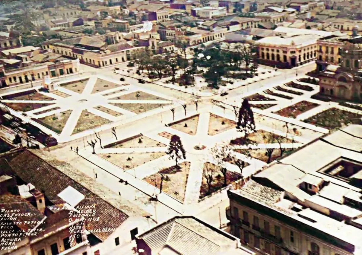 Plazas del microcentro. D�cada de 1950