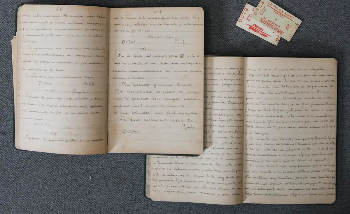 Libretas del Capit�n Fernando Vel�zquez, h�roe de Boquer�n, donde transcribi� detalladamente la correspondencia que recib�a de su novia. Colecci�n del autor � Laura Mandelik