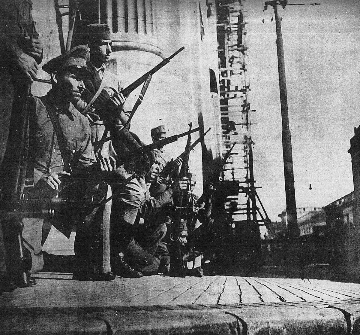 Calle Col�n, revoluci�n de 1947. emA noite/em, mayo 1947