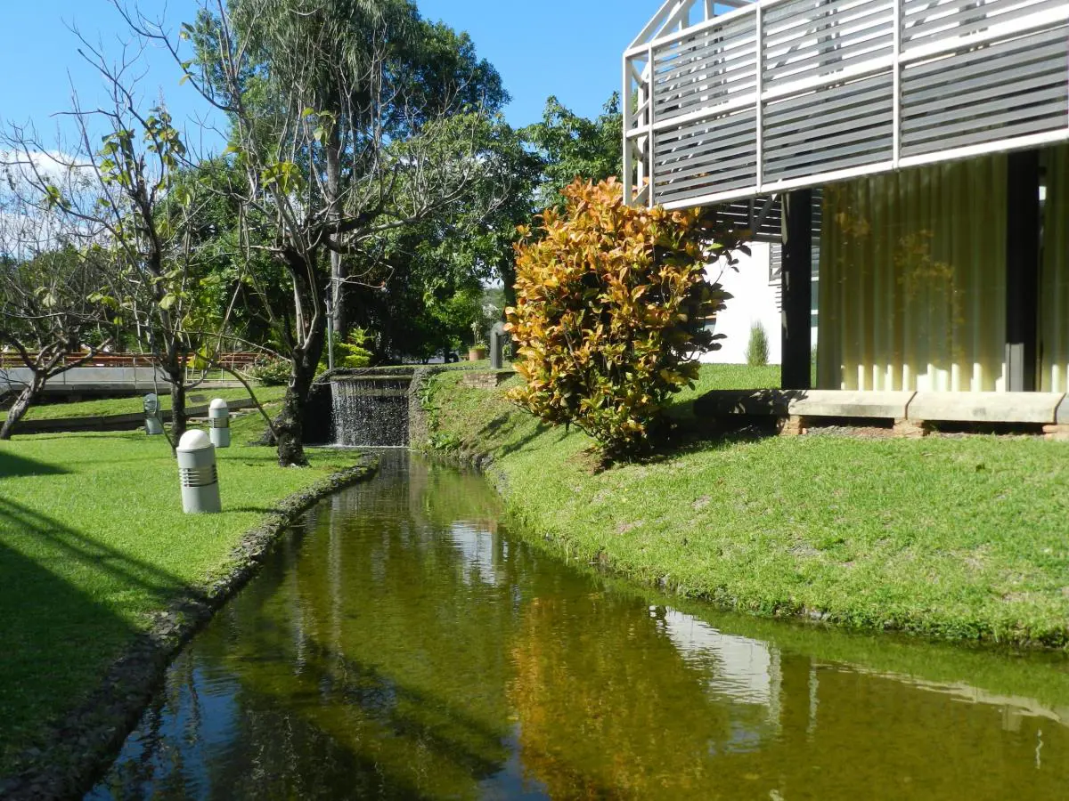 Jardines de la Embajada Argentina, 2013 � Carlos Z�rate