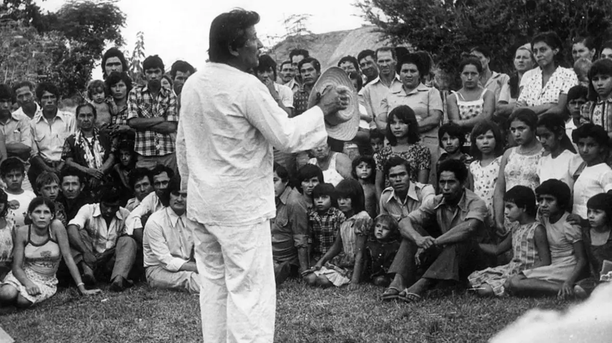 Arturo Pereira en una de las comunidades campesinas. Archivo Aty Ñe'?