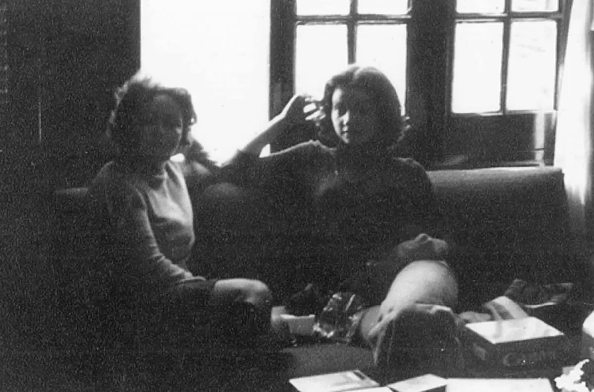 Teresa Gill de Chase y Raquel Rojas. Archivo Aty Ñe'?