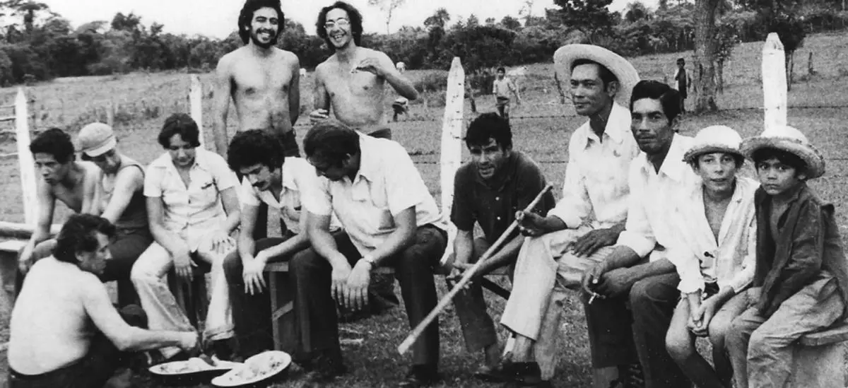 Aty Ñe'? en gira por Caazapá, en un comunidad campesina. Archivo Aty Ñe'?