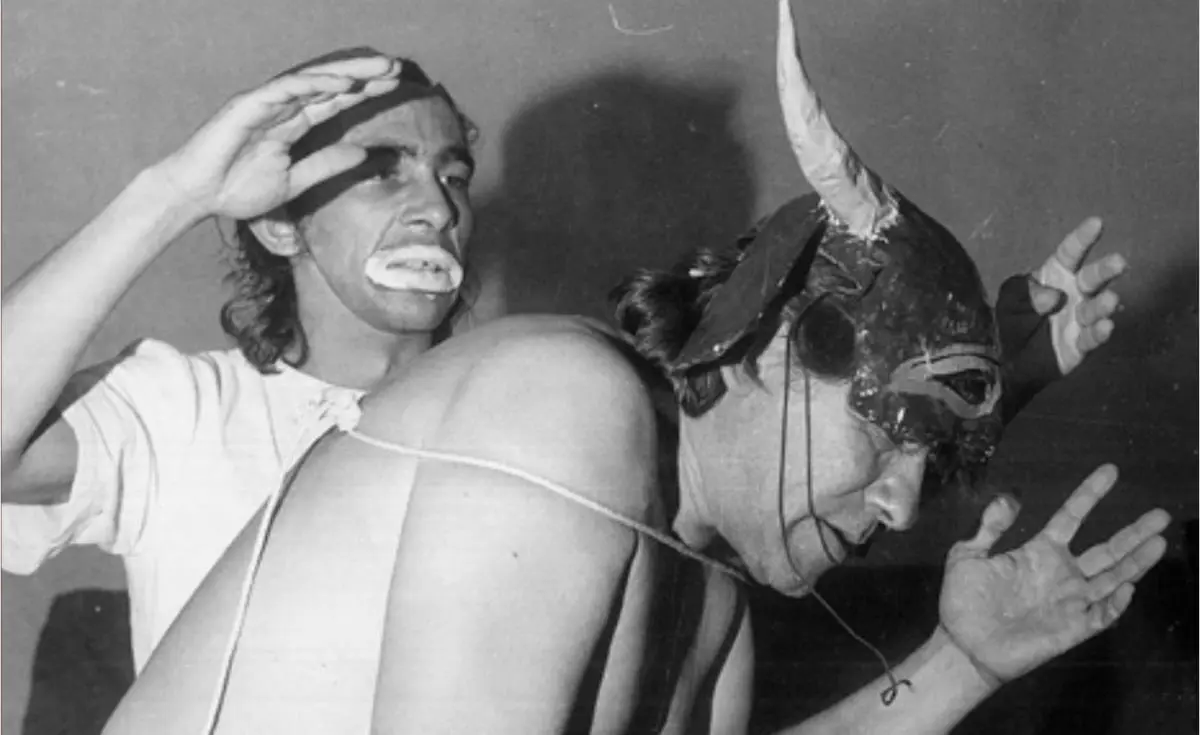 Hermes Giménez y Arturo Pereira en emHistorias de un buey/em, estrenada en el campo. Archivo Aty Ñe'?