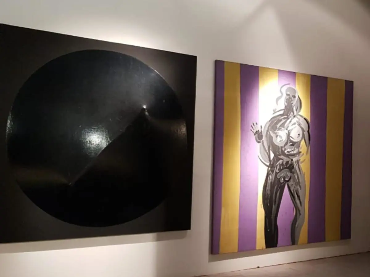 Vista de sala. Obras de Laura M�rquez y Feliciano Centuri�n. Cortes�a