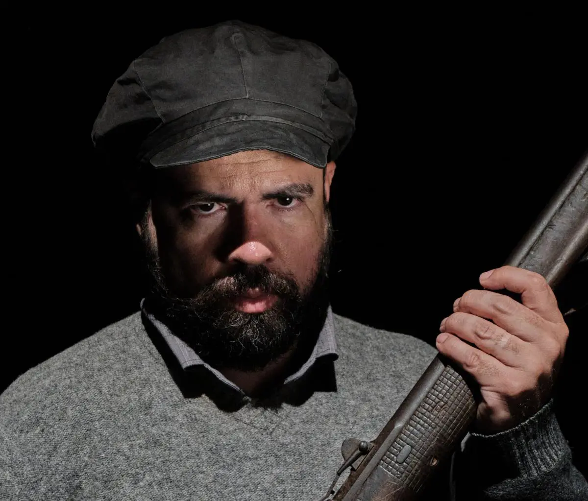 Jorge Torres como Clarence Hemingway � Andr�s Goibur�