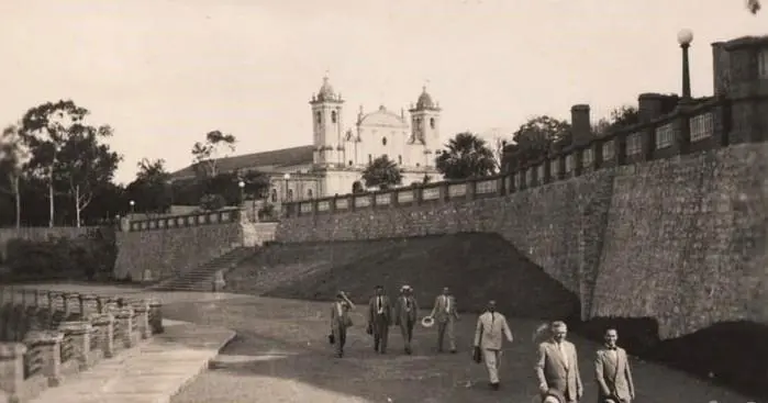 Las murallas, vitales en el proceso de consolidación de la ciudad, ca. 1930. Colección Eduardo Alfaro Riera