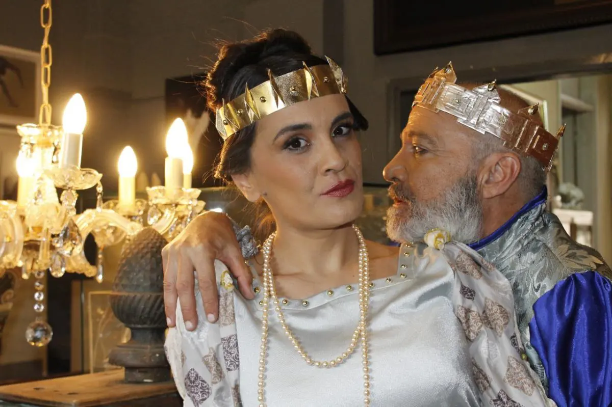Roxana Riquelme y Silvio Rodas como Gertrudis y Claudio � Jorge Luis Gim�nez