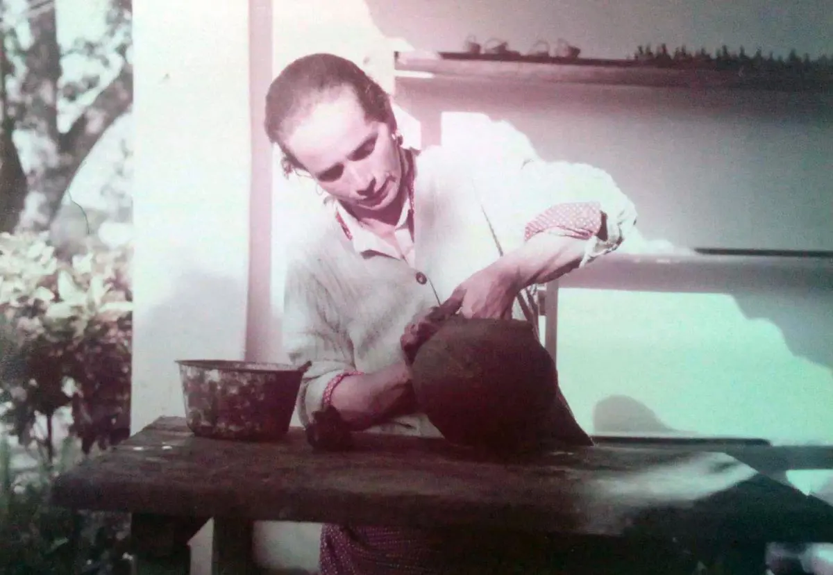 Rosa Br�tez, ceramista de It�, d�cada de los 80. Colecci�n CAV/Museo del Barro. Cortes�a