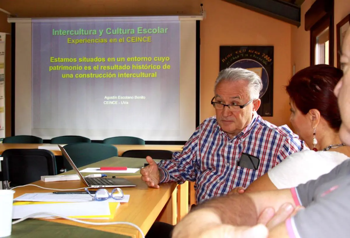 Agust�n Escolano Benito en el Centro Internacional de la Cultura Escolar (CEINCE). Cortes�a