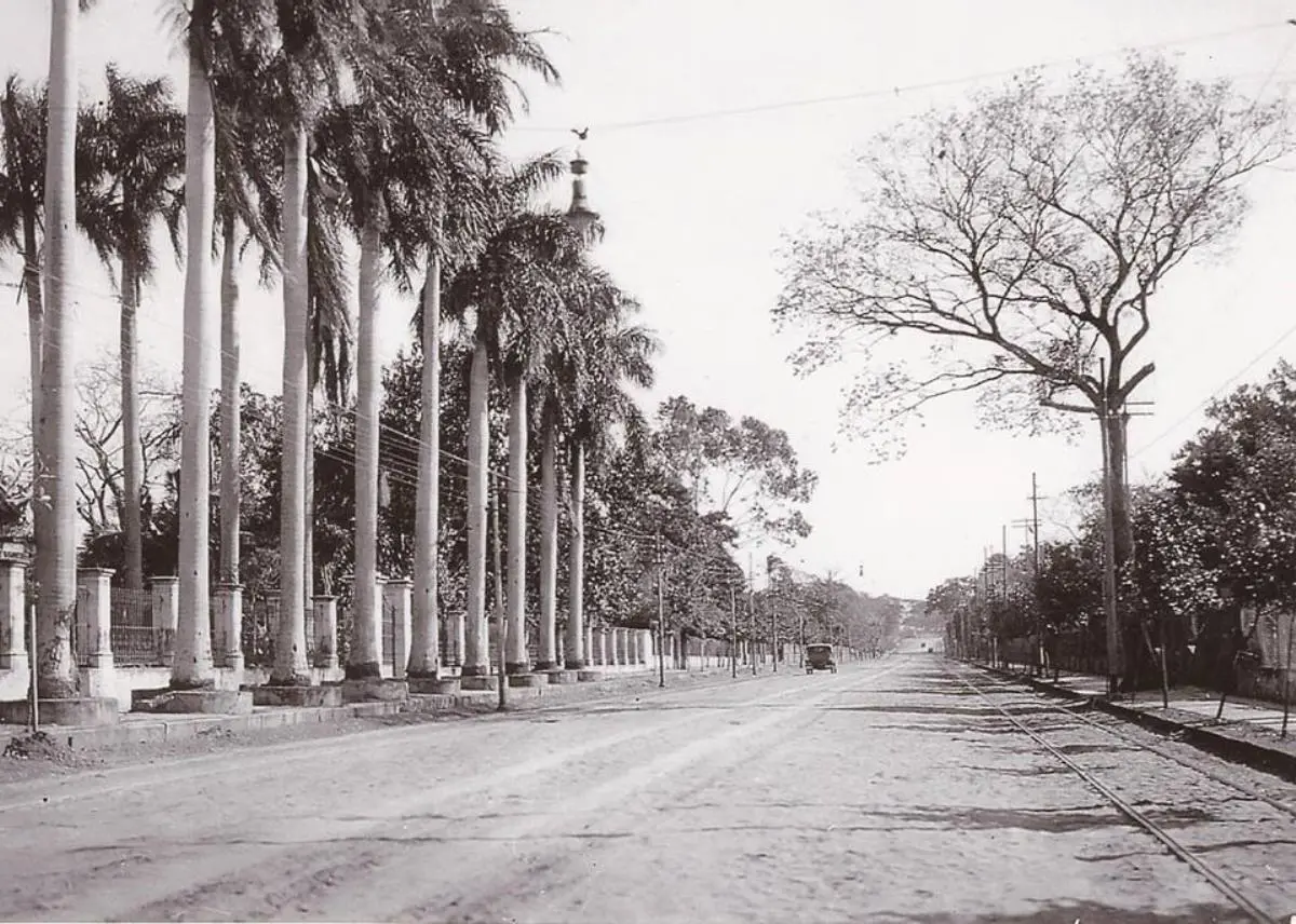 Avenida Colombia, hoy Mariscal L�pez, ca. 1920. Cortes�a