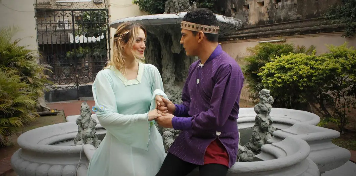 Barbara Becklake y Ariell L�pez como Ofelia y Hamlet � Jorge Luis Gim�nez