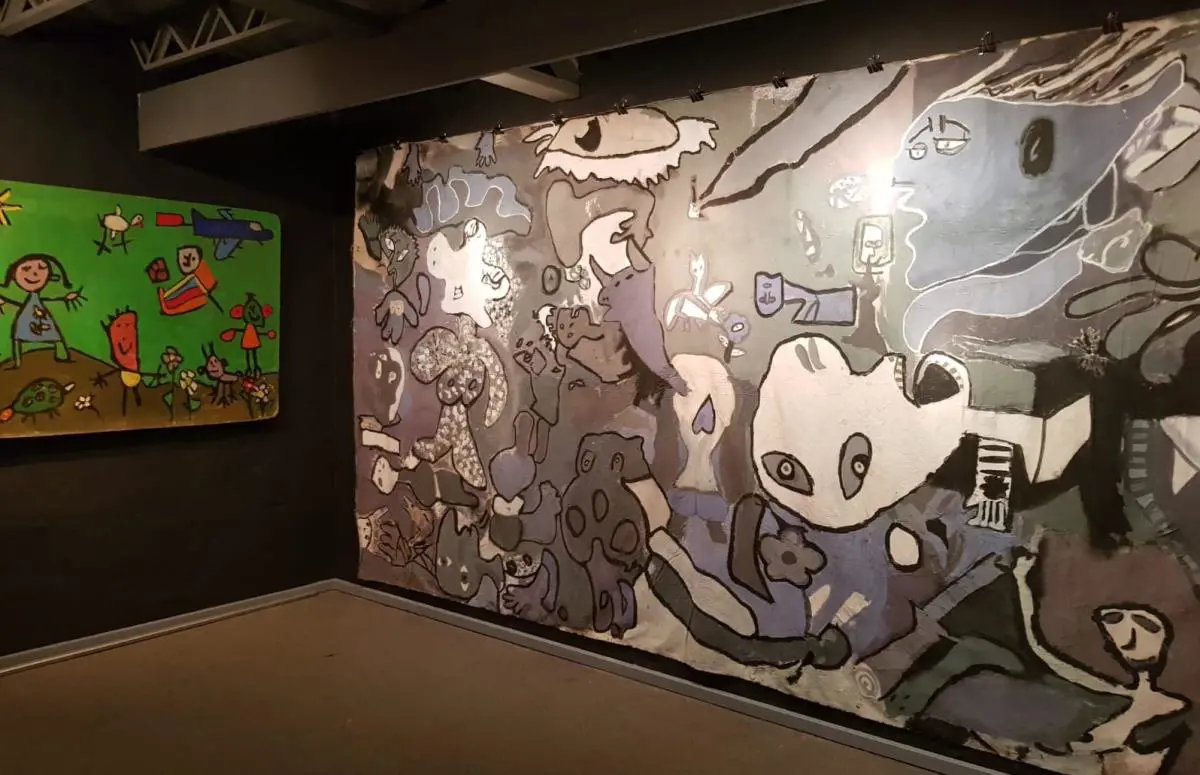 Obras de ni�os/as y adolescentes del TEIJ y el IMA, d�cada del 90. Cortes�a CAV/Museo del Barro