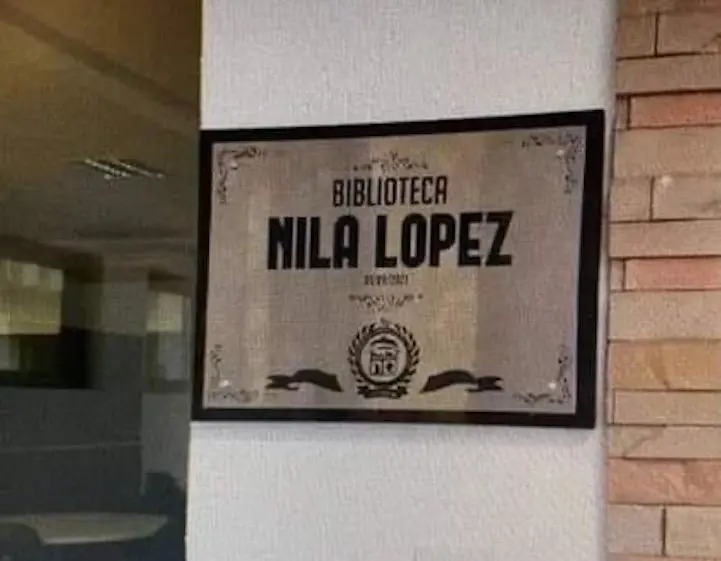 Biblioteca digital en espacios p�blicos y Biblioteca Nila L�pez en la UNAE. Cortes�a