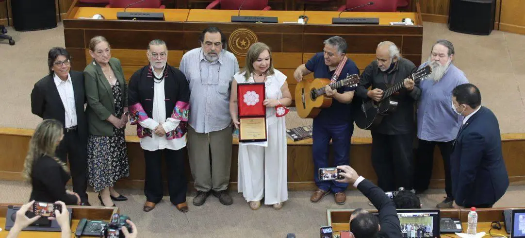 Tras la entrega del reconocimiento. Cortes�a.