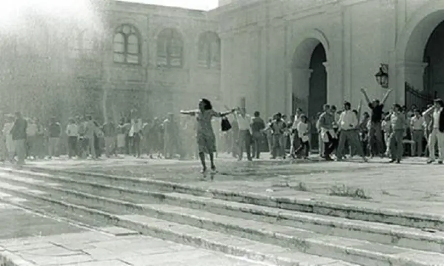 Atrio de la Catedral, 1986 © José Moreno