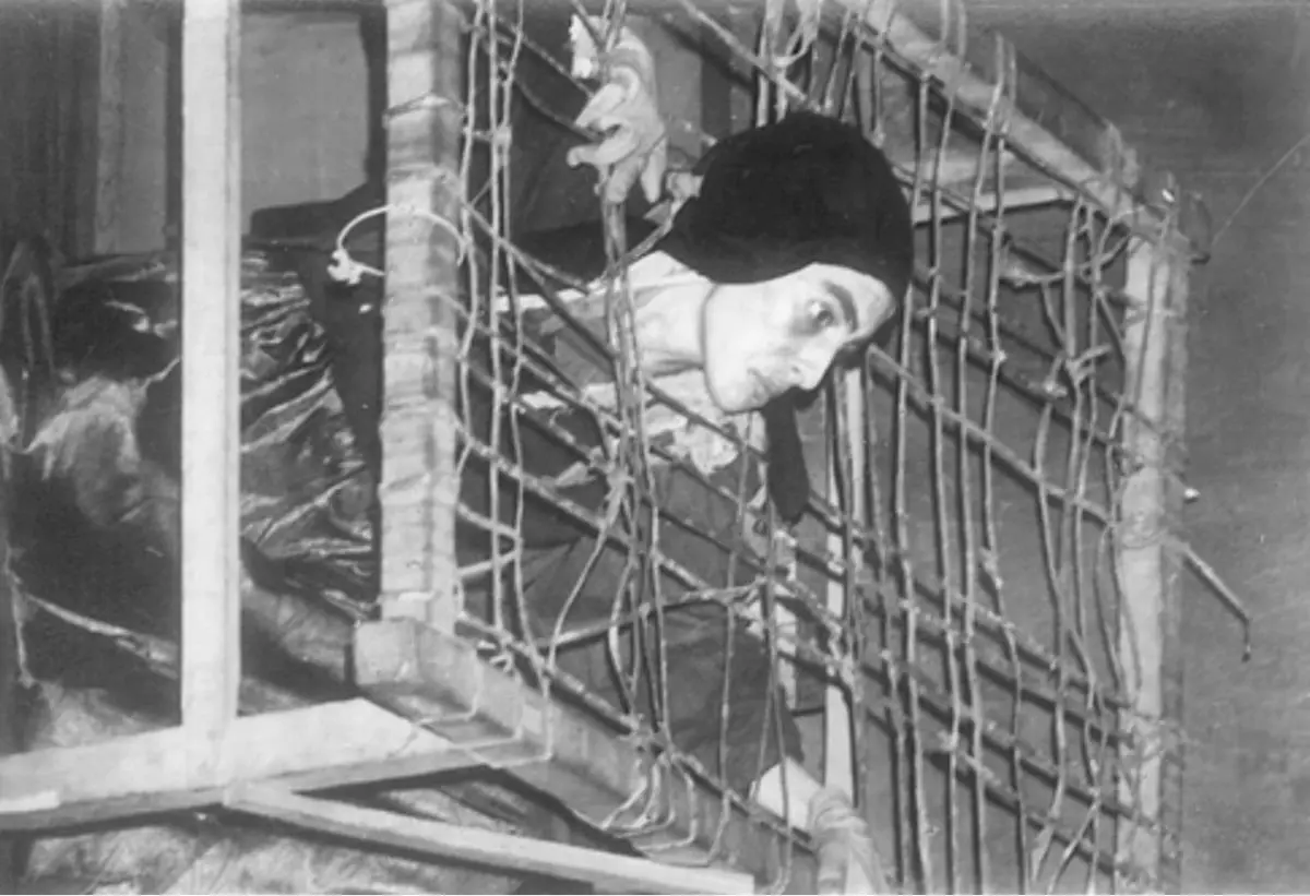 Yiya Gunsett en Noche de pesca, de Bertolt Brecht, alusi�n a la censura y la persecuci�n. Archivo Aty �e'?