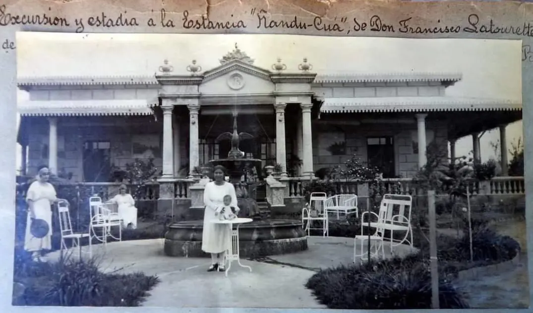 Ejemplar idéntico al emGanso/em de Plaza Independencia. Jardín de la Estancia Ñandu Kua, San Pedro, familia Latourette. Cortesía