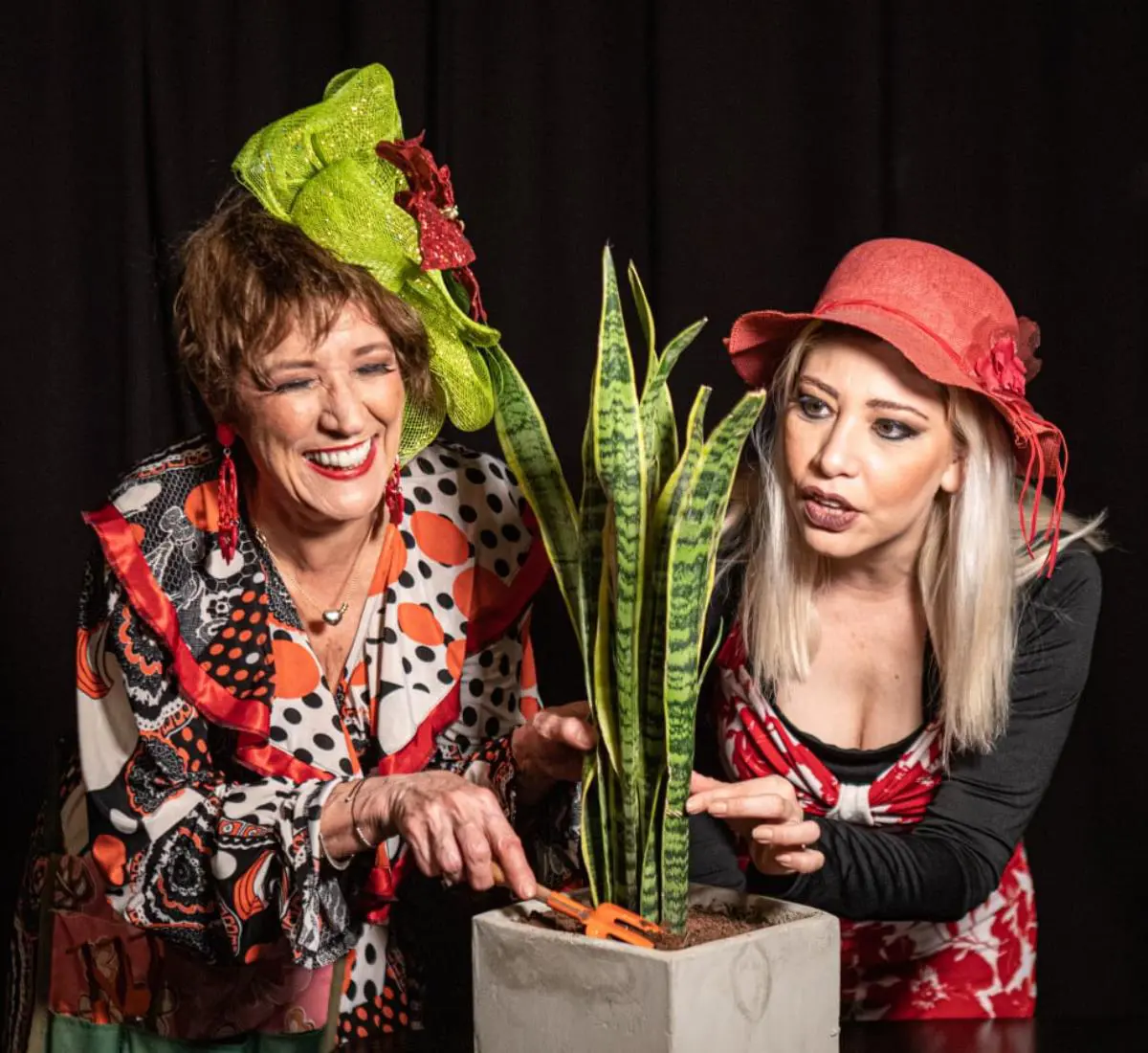 Carmen Briano y Maria Liz Barrios. Cortes�a