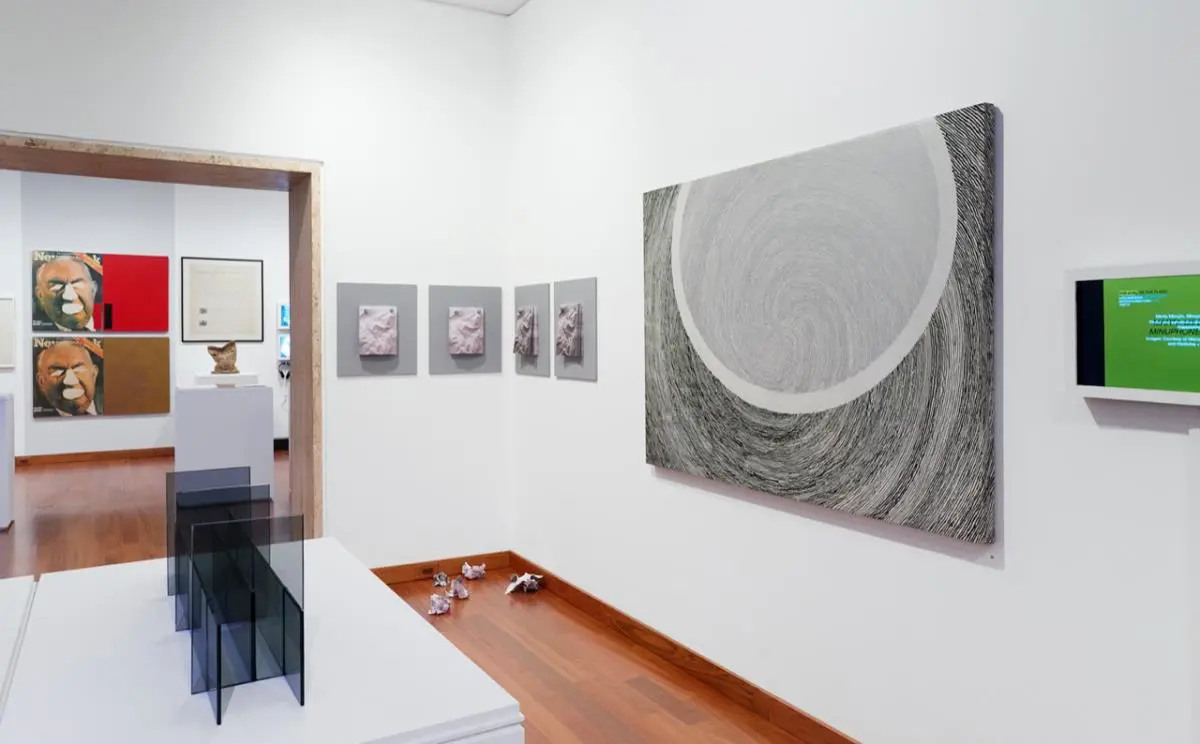 Americas Society, vista de sala. Obras de Juan Downey y Liliana Porter � Arturo S�nchez. Cortes�a AS