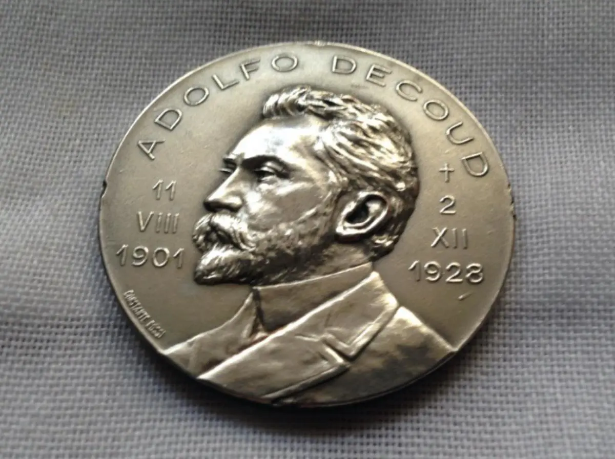 Adolfo Decoud. Moneda conmemorativa. Cortesía