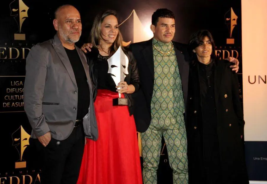 Elenco de emEl amor entre las sombras/em, escrita y dirigida por Viviana Amaral � Ricardo Grance