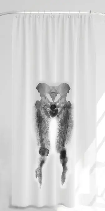 Enmanuel L�pez Genes.em�Selfie (me via ba�ar)/em, 2021. Instalaci�n (detalle). Menci�n honor�fica. Cortes�a