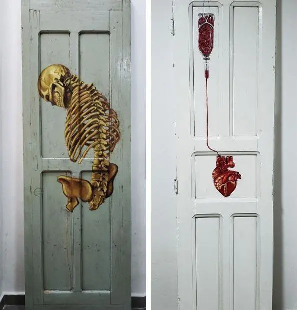 Anna Scavone. emPuerta con esqueleto/em,�2021. �leo sobre puerta de madera. Cortes�a