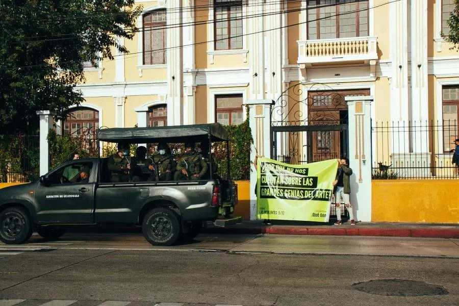 emPerformance/em emLas Insolentes. /emColectiva �Qu� genia!, Ciudad de Guatemala, 2021. Foto cortes�a: Bienal en Resistencia.