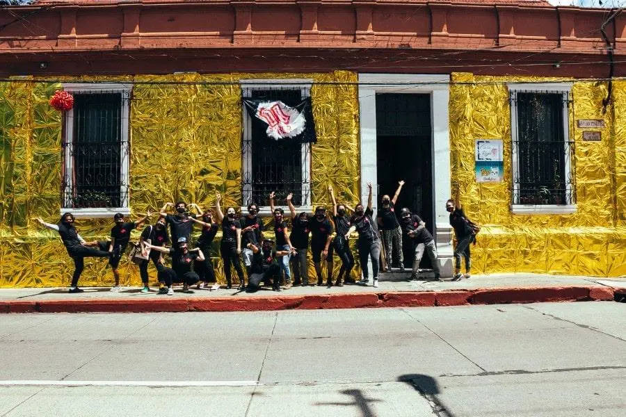 La bienal que baila y resiste. Proyecto La Casa de Papel Dorado III, de Sebasti�n Andreatta. Foto cortes�a: Bienal en Resistencia.