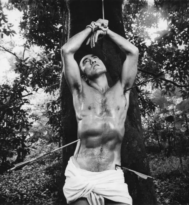 Yukio Mishima fotografiado por Eikoh Hosoe (Cultura inquieta)