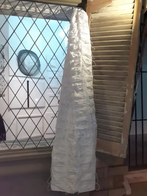 Sara Leoz, Offerenda, 2021, instalaci�n. Cortes�a de la artista