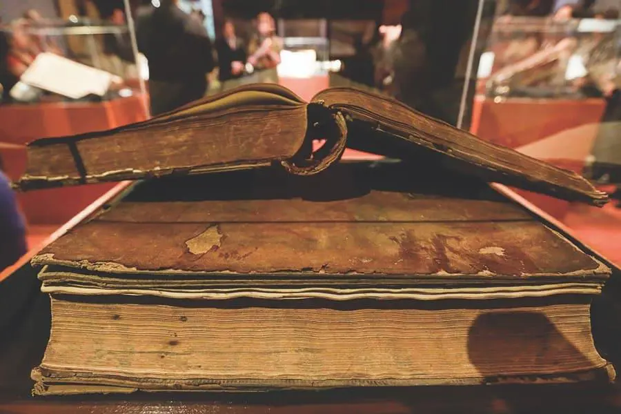 Libro de Oro. Cortes�a Tiempo de Historia.