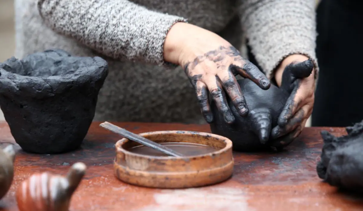 Semana de la Cultura y la Diversidad, muestra y talleres de Julia Is�drez. Cortes�a