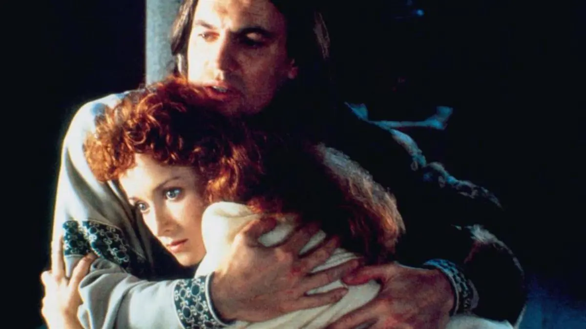 Derek de Lint y Kim Thomson como Pedro Abelardo y Eloísa de Argenteuil en emStealing heaven/em (1988). Captura