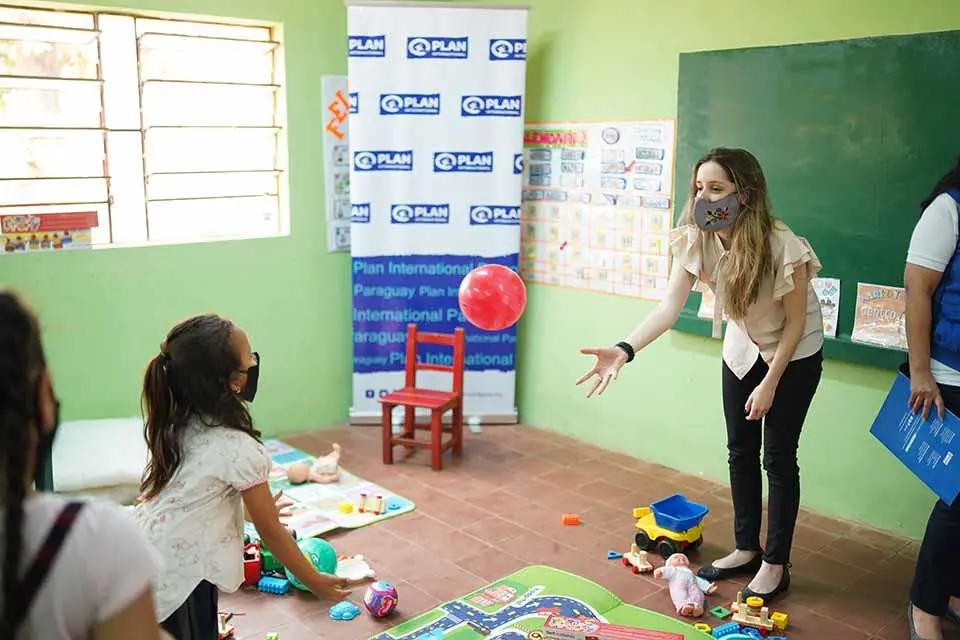 emF�bricas de Inteligencia,�/emPlan Internacional Paraguay. Cortes�a