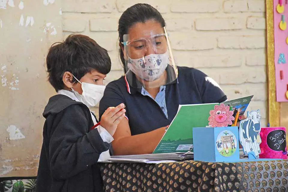 Proyecto emJuntos por la educaci�n/em. Cortes�a