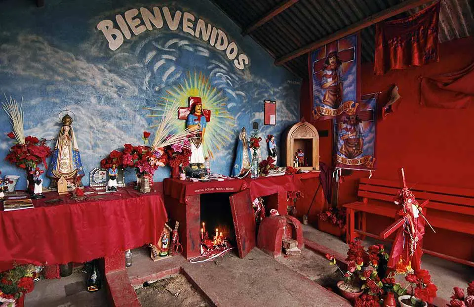 Autor an�nimo. Nicho del Gauchito Gil, Santa Fe. Cortes�a del Centro Cultural del Lago (Aregu�)