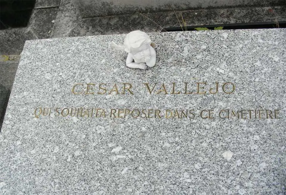 Tumba de César Vallejo en el Cementerio de Montparnasse, París. Cortesía