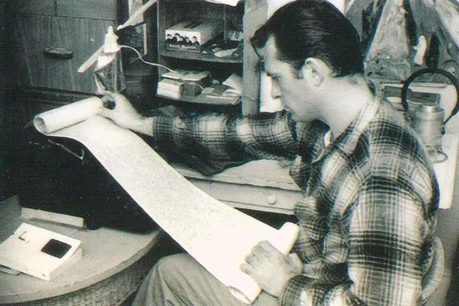 Kerouac con el rollo de emOn the road./em Cortes�a