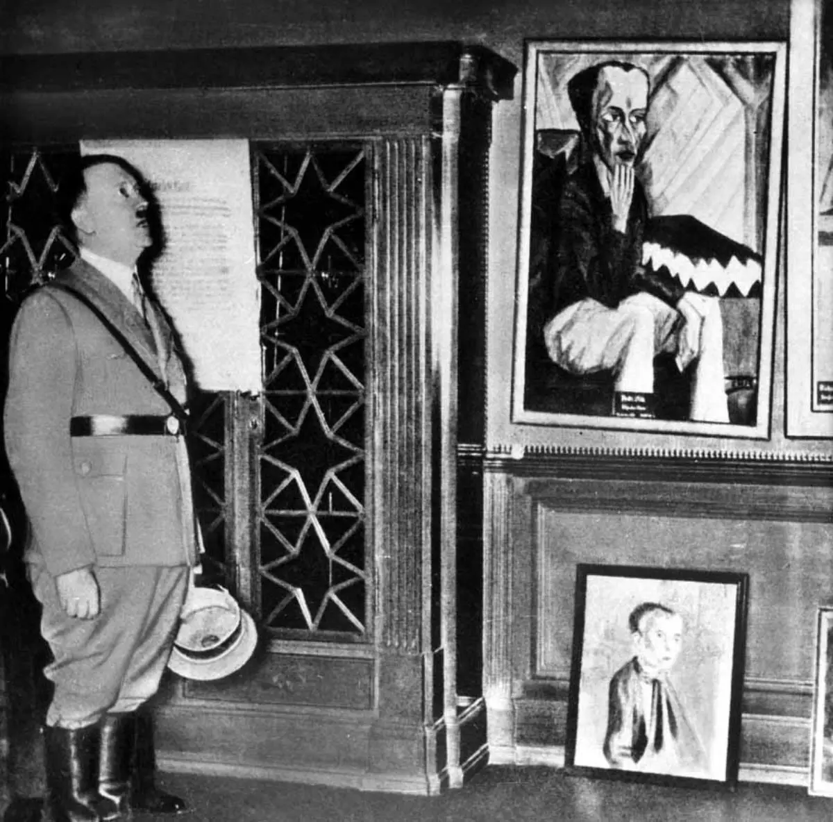 Hitler visita la muestraem Arte degenerado/em, Munich, 1937. Cortes�a