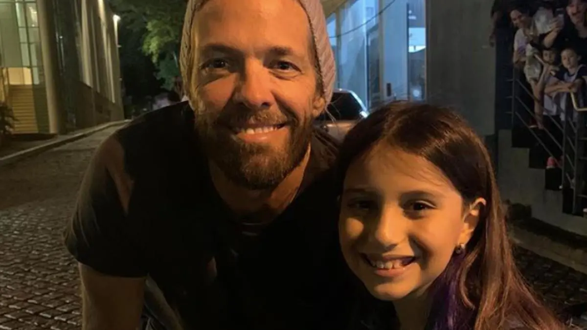 Taylor Hawkins y Sofía, su fan de 9 años, en Asunción. Cortesía