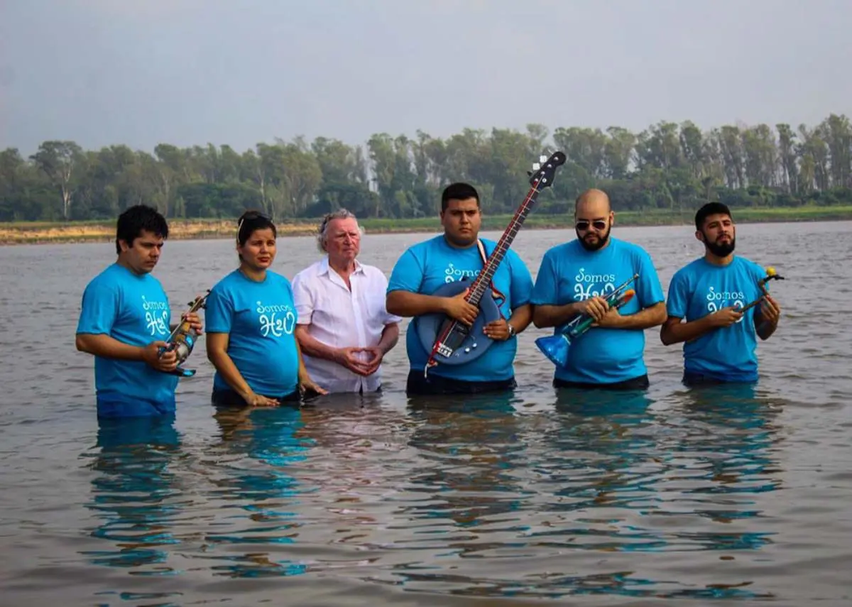 El maestro Luis Szarán y miembros de la Orquesta H2O (Oniria)