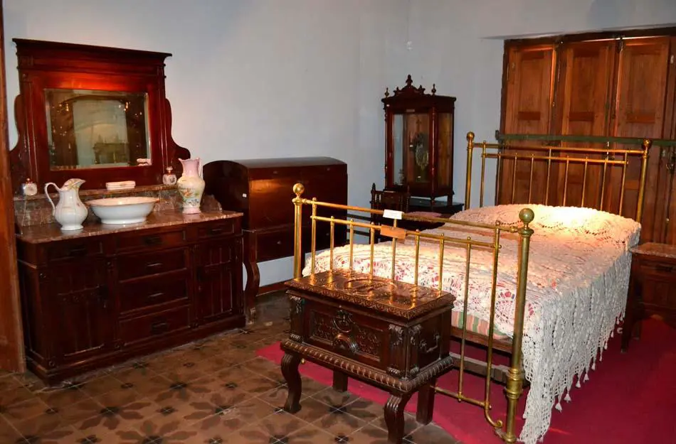 Museo Gral. Bernardino Caballero. Cortes�a
